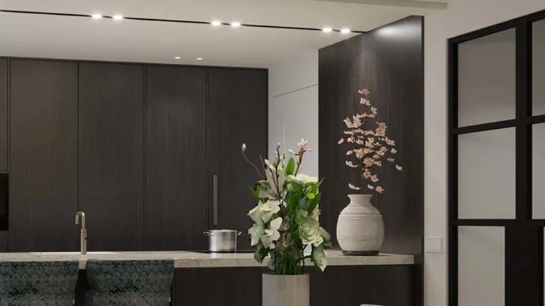 Detail van de keuken in Haarzicht: eiken fineer met een Dekton blad.